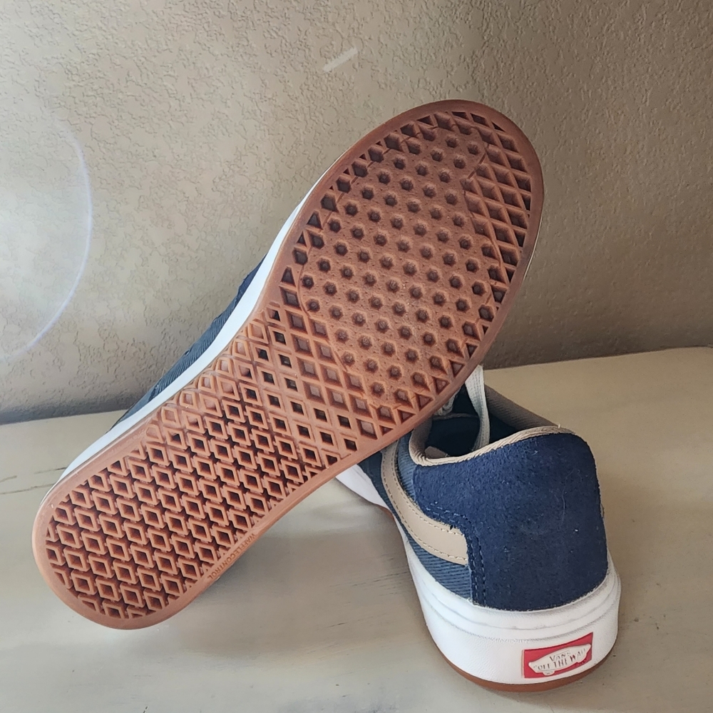 Vans - Picture 2 of 3